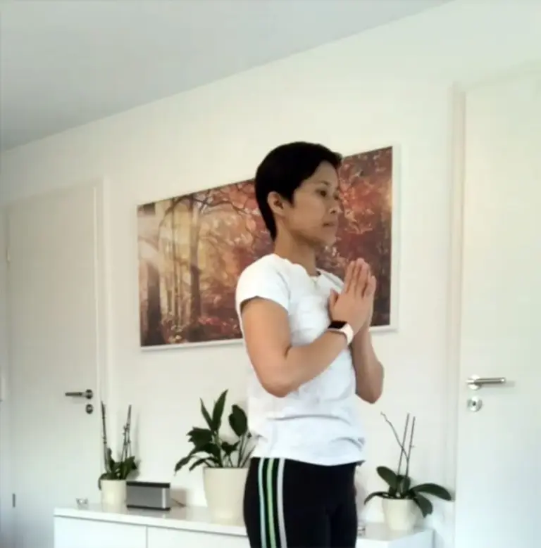 Ida Yoga Suraya Namaskar